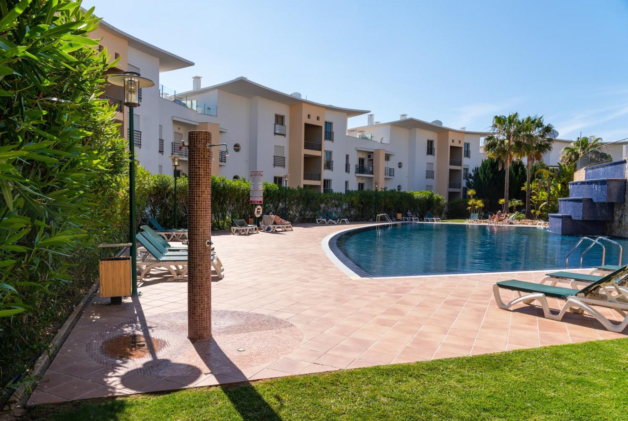 Homes White Rose Garden With 2 Terraces & 2 Swimming Pools Apartment
